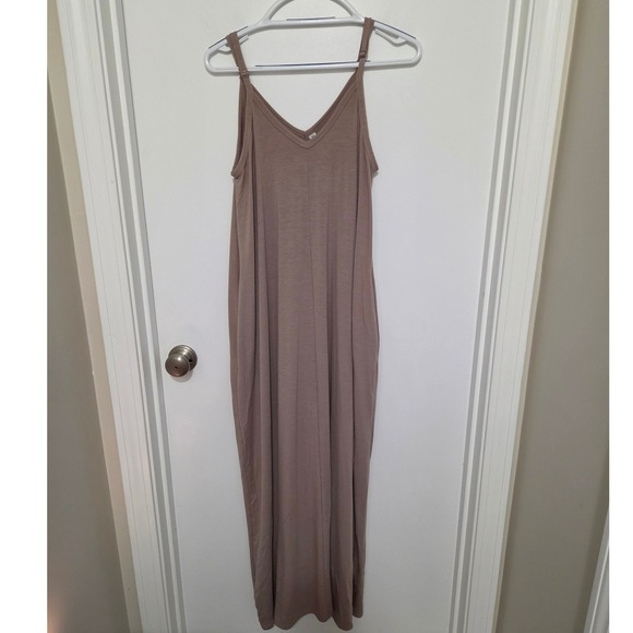 Zenana Outfitters Dresses & Skirts - Zenana Mauve Taupe V-Neck Maxi Dress Pockets Womens L